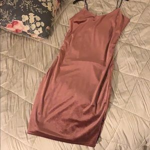 Sold 🚫🚫🚫Velvet pink dress